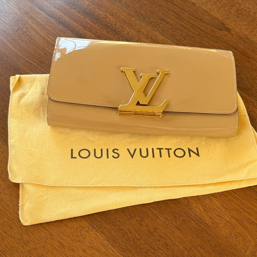 Louis Vuitton AUTHENTIC Beige Patent Leather Clutch